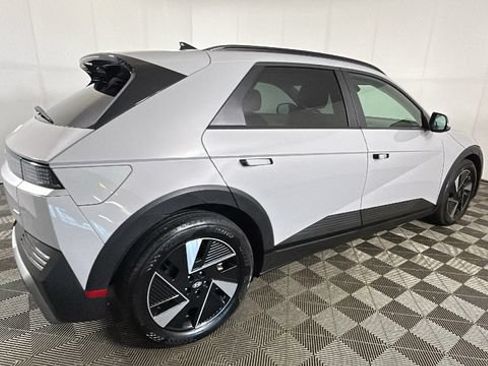 Used 2025 Hyundai Ioniq 5 SEL AWD/4WD image 2