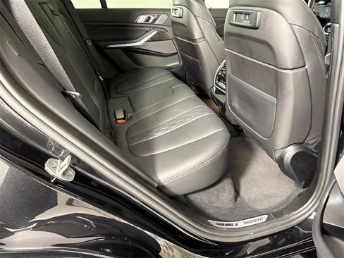 Used 2022 BMW X5 M50i image 17