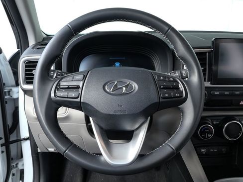 Used 2023 Hyundai Venue SEL image 12