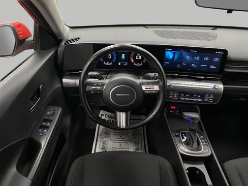 Certified 2025 Hyundai Kona SEL AWD/4WD image 12