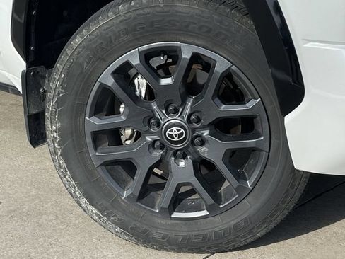 Used 2025 Toyota Tundra Platinum AWD/4WD image 9
