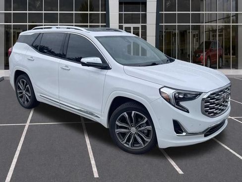 Used 2020 GMC Terrain Denali w/ Denali Premium Package AWD/4WD image 2