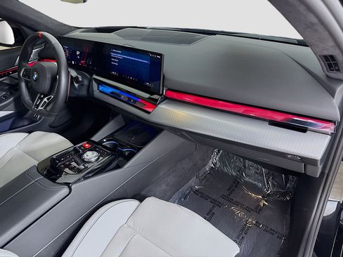 Used 2025 BMW M5 w/ Executive Package image 30