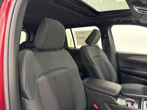 New 2025 Jeep Grand Cherokee Laredo X w/ Luxury Tech Group I image 14