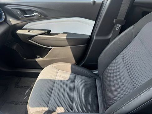 Certified 2025 Chevrolet Trax LT w/ LT Convenience Package FWD image 24