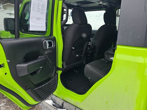 Used 2021 Jeep Gladiator Willys image 18