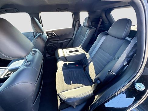 Used 2023 Mitsubishi Outlander SE Black Edition image 12