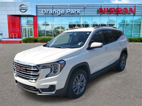 Used 2024 GMC Terrain SLT image 4