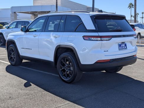 New 2025 Jeep Grand Cherokee 4WD image 4