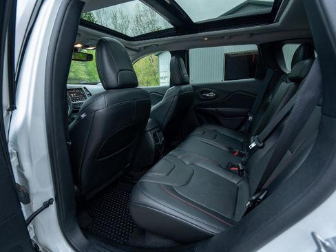 Used 2020 Jeep Cherokee Trailhawk AWD/4WD image 20