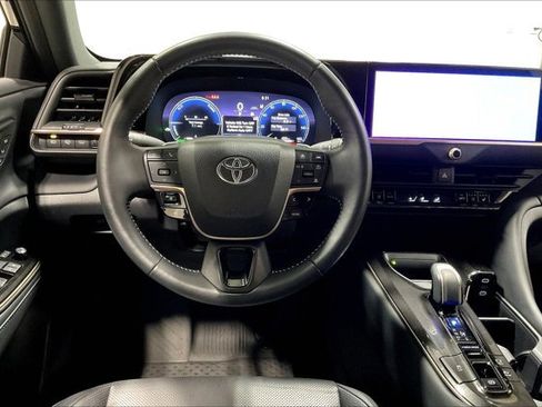 Certified 2025 Toyota Crown Signia image 6