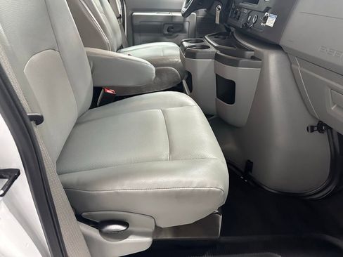 Used 2024 Ford E-350 and Econoline 350 Super Duty image 41