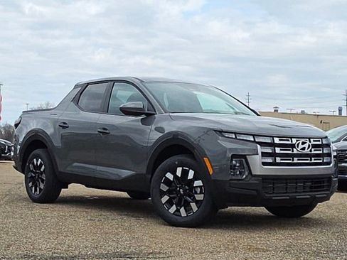 Certified 2025 Hyundai Santa Cruz SE image 2