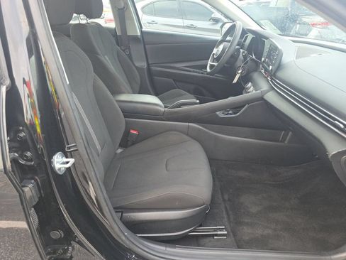 Used 2023 Hyundai Elantra SE FWD image 7