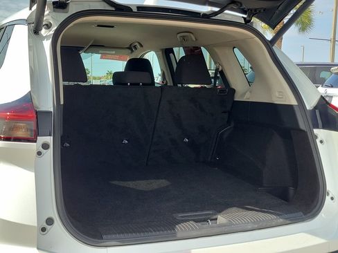 Used 2025 Nissan Rogue SV image 15