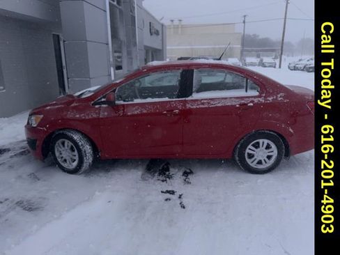 Used 2013 Chevrolet Sonic LT image 5