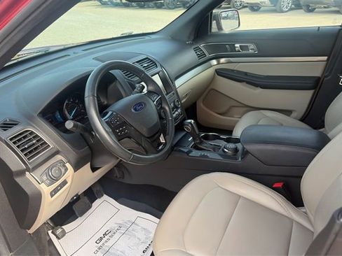 Used 2019 Ford Explorer XLT w/ Equipment Group 202A AWD/4WD image 9