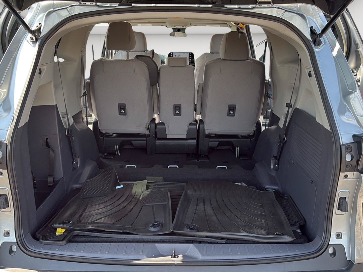 Used 2022 Toyota Sienna LE AWD/4WD image 17