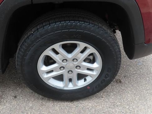 Used 2023 Jeep Grand Cherokee Laredo w/ Luxury Tech Group I image 15