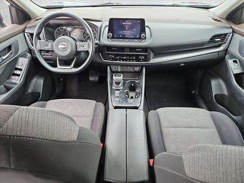 Used 2023 Nissan Rogue SV image 12