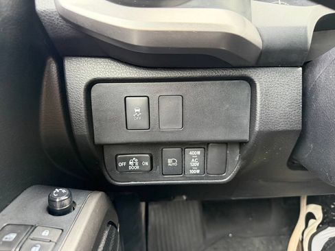 Used 2021 Toyota Tacoma TRD Sport AWD/4WD image 30