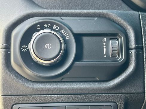 Used 2024 Jeep Wrangler Unlimited Sahara AWD/4WD image 19