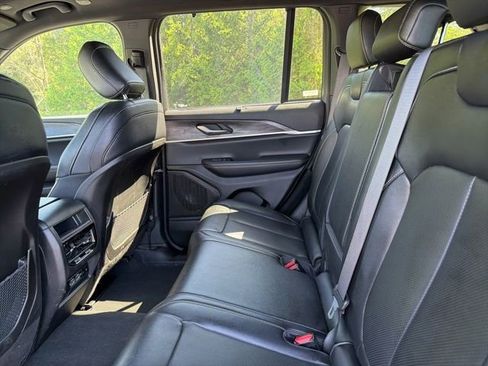 Used 2024 Jeep Grand Cherokee Limited w/ Luxury Tech Group II AWD/4WD image 6