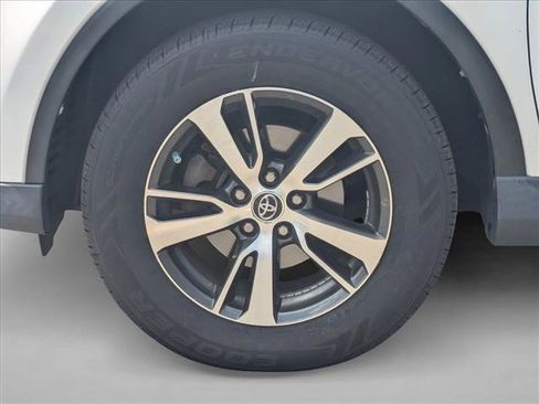 Used 2018 Toyota RAV4 XLE w/ Plus Extra Value Package FWD image 9