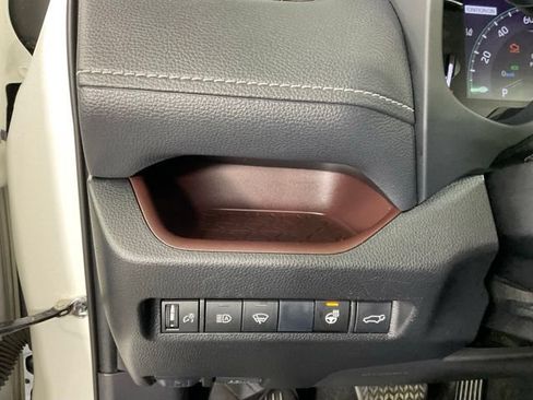 Used 2019 Toyota RAV4 Limited w/ Cold Weather Package AWD/4WD image 24