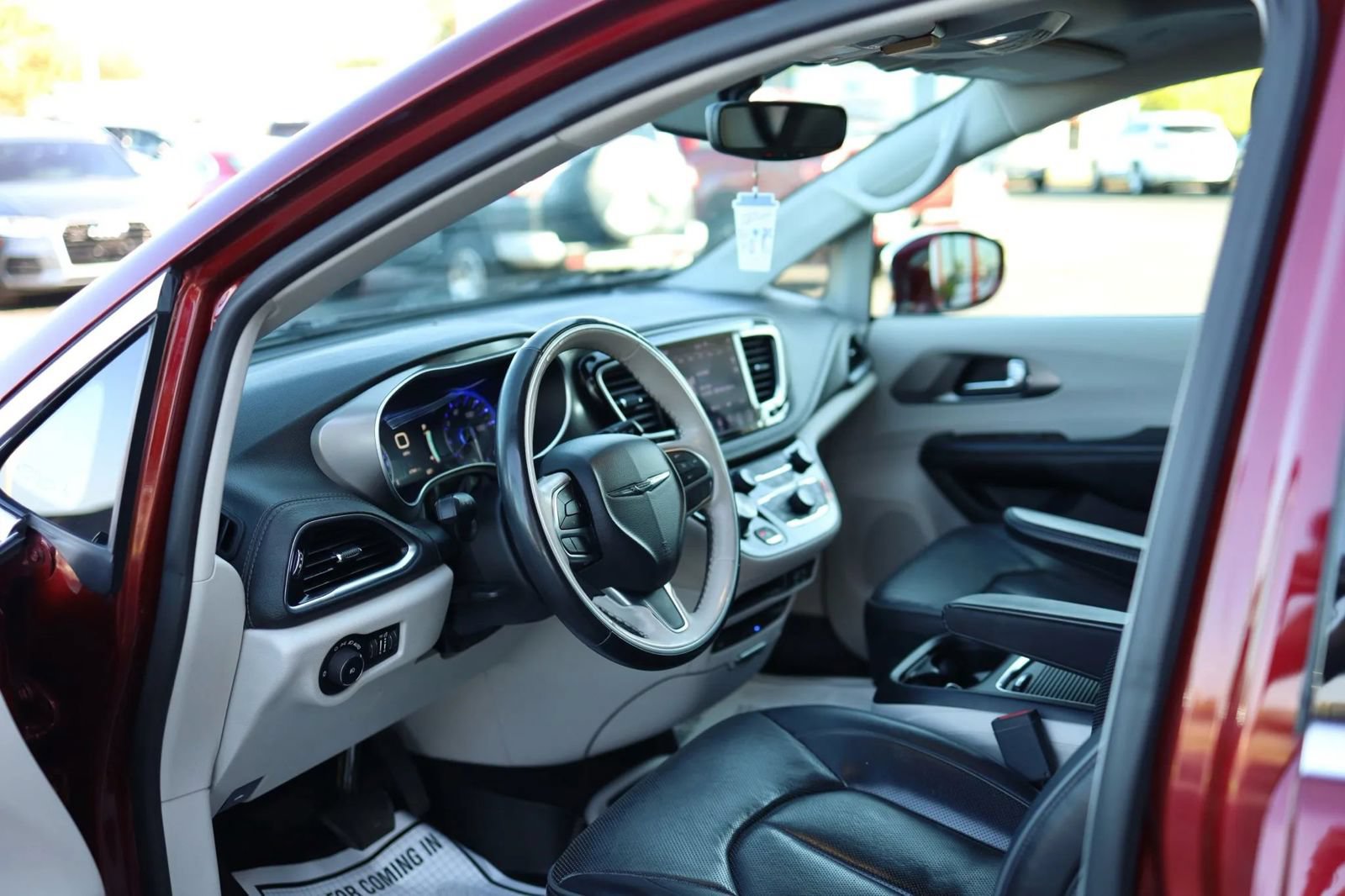Used 2019 Chrysler Pacifica Limited FWD image 14