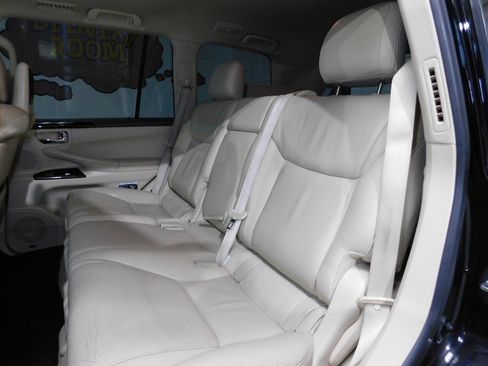 Used 2013 Lexus LX 570 4WD w/ Luxury Pkg w/Pre-crash image 73