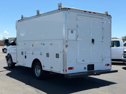 Used 2018 Chevrolet Express 3500 w/ Chrome Appearance Package RWD image 4