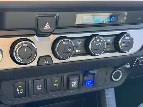 Used 2023 Toyota Tacoma TRD Sport image 41