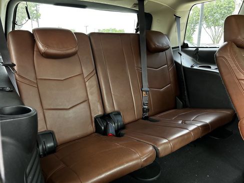 Used 2015 Cadillac Escalade Luxury RWD image 31
