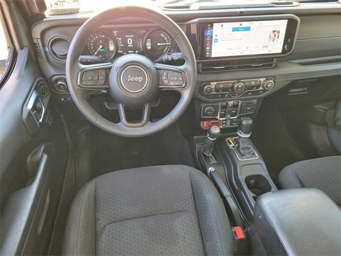 Used 2024 Jeep Wrangler Unlimited Rubicon 4xe image 14