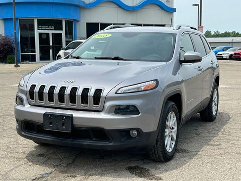 Used 2018 Jeep Cherokee Latitude Plus AWD/4WD image 1
