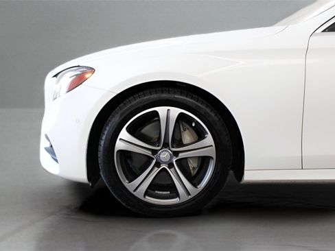 Used 2017 Mercedes-Benz E 300 4MATIC image 29