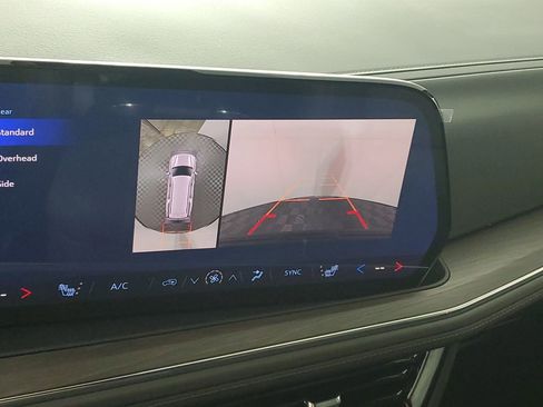 New 2026 Chevrolet Suburban LT image 18