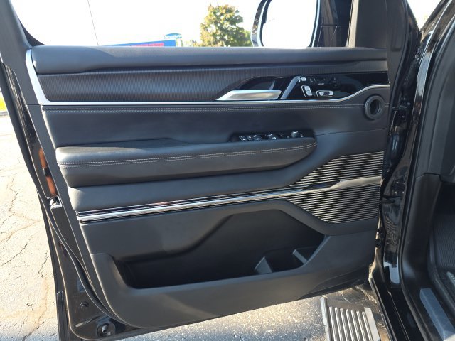 Used 2025 Jeep Grand Wagoneer Series II Obsidian w/ Quick Order Packagew 28T AWD/4WD image 10