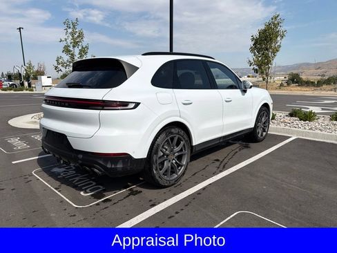 Certified 2024 Porsche Cayenne AWD/4WD image 3