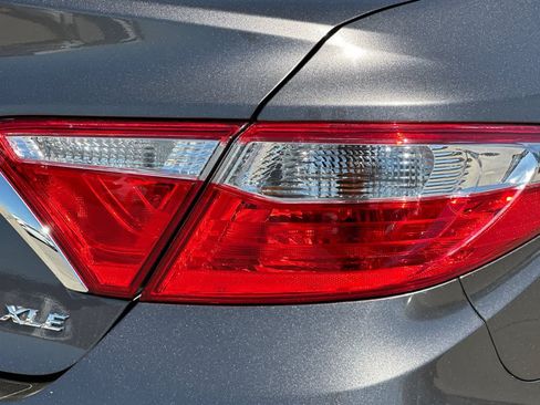 Used 2017 Toyota Camry XLE w/ Moonroof Package FWD image 34