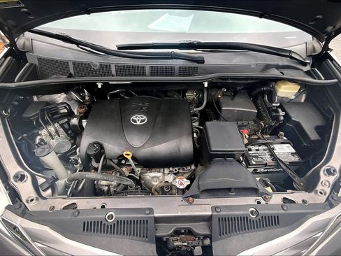 Used 2017 Toyota Sienna XLE image 31