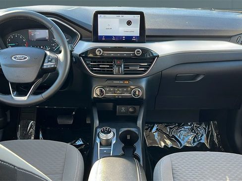 Used 2022 Ford Escape SE w/ SE Sport Appearance Package image 6