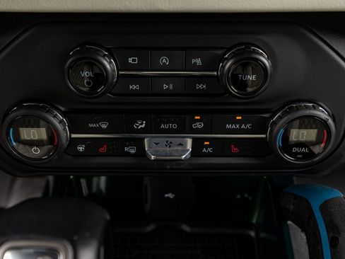 Used 2024 Ford Bronco Wildtrak image 26