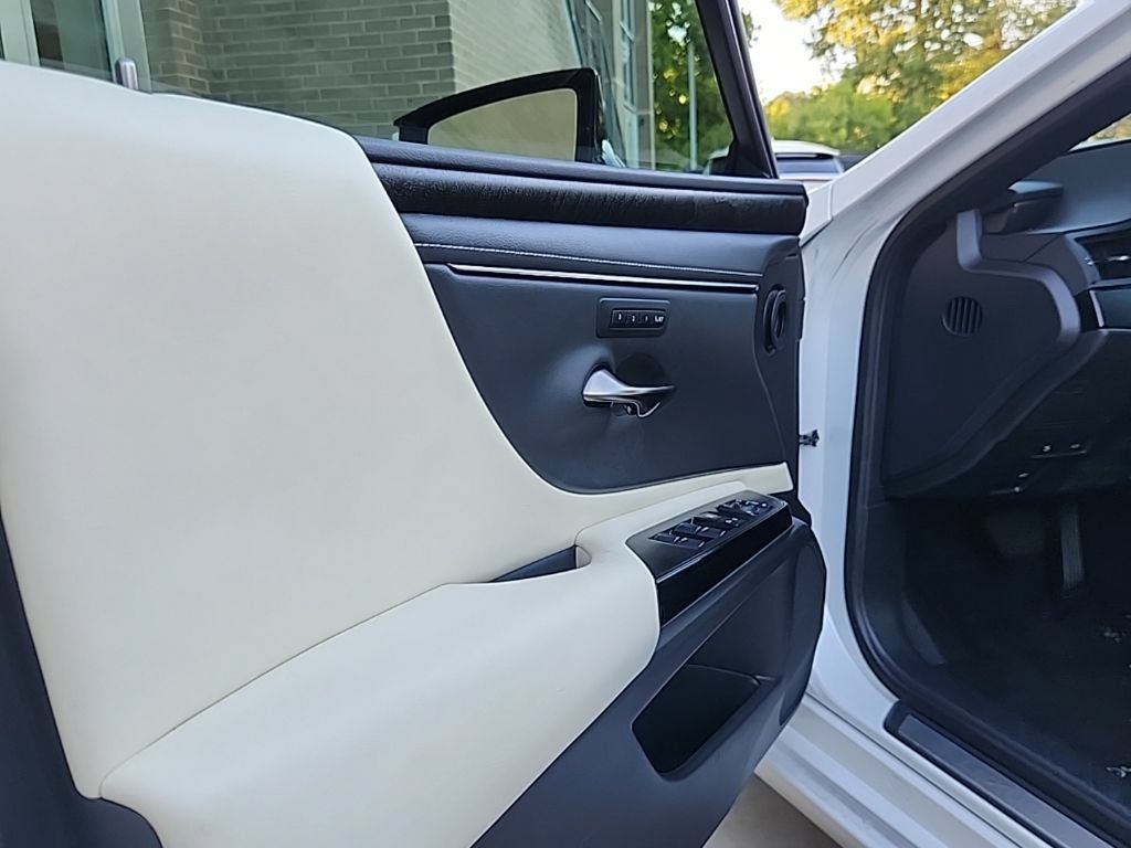 Used 2022 Lexus ES 350 w/ Premium Package FWD image 5