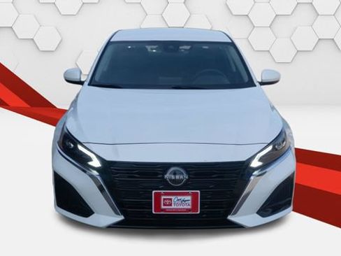 Used 2023 Nissan Altima 2.5 SV FWD image 9