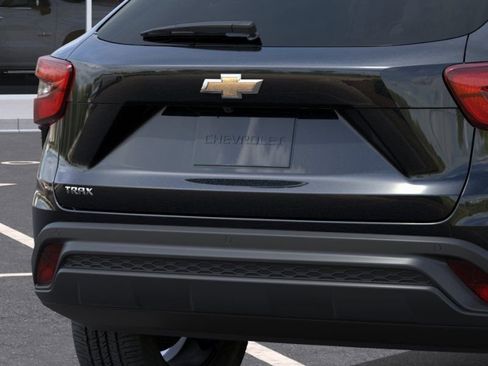 New 2026 Chevrolet Trax LS w/ LS Convenience Package FWD image 14