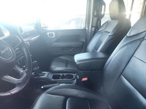 Used 2019 Jeep Wrangler Unlimited Sahara image 9