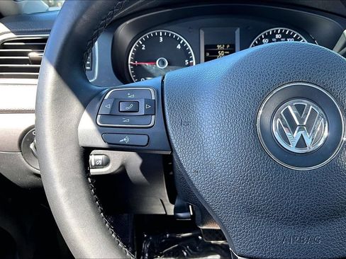 Used 2013 Volkswagen Jetta TDI FWD image 24