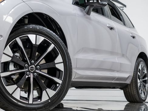 New 2026 Volvo XC60 B5 Plus w/ Climate Package image 27